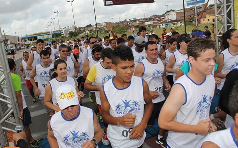 Atletas parabenizam Arapiraca na Corrida da Emancipação