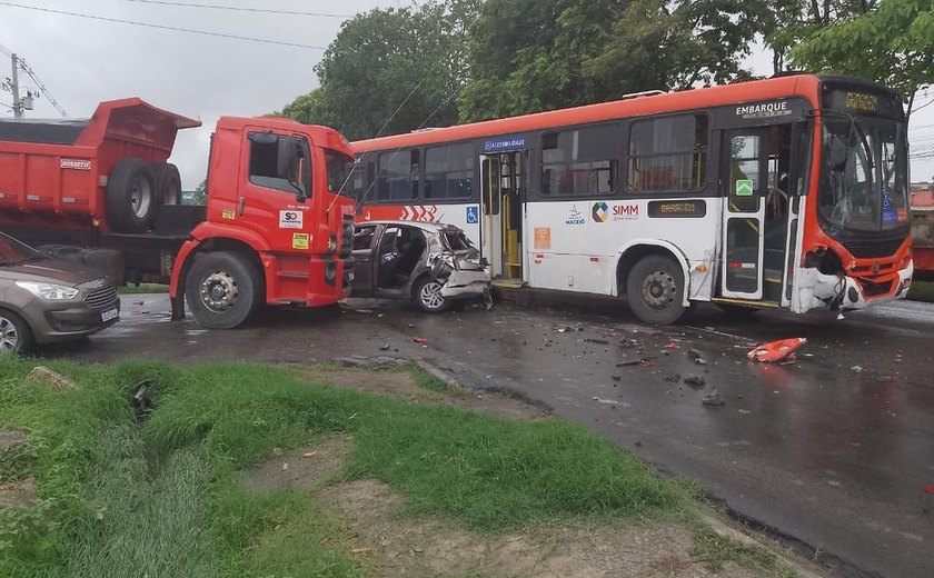 Motorista fica ferida em acidente envolvendo ônibus e caminhão em Maceió