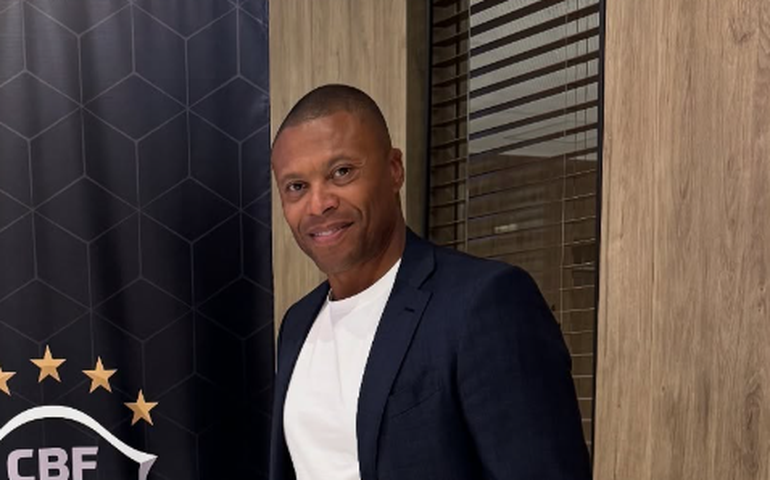 Júlio Baptista aponta discriminação contra treinadores negros na Europa