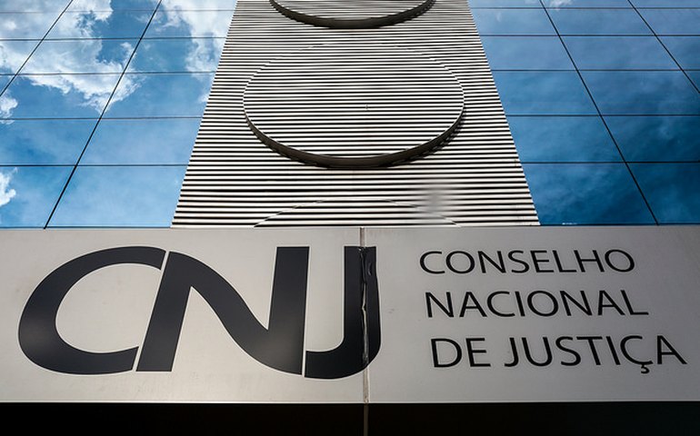 CNJ adverte juiz responsável por audiência de Mariana Ferrer