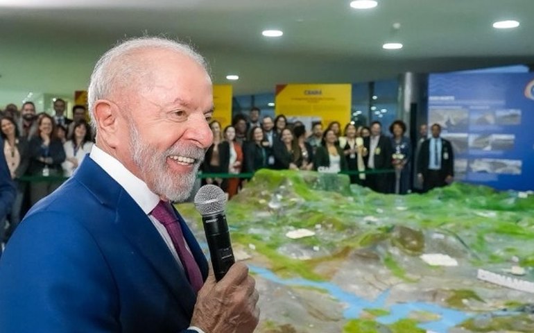 Lula tem discurso interrompido após problema técnico e deixa palco em Foz do Iguaçu