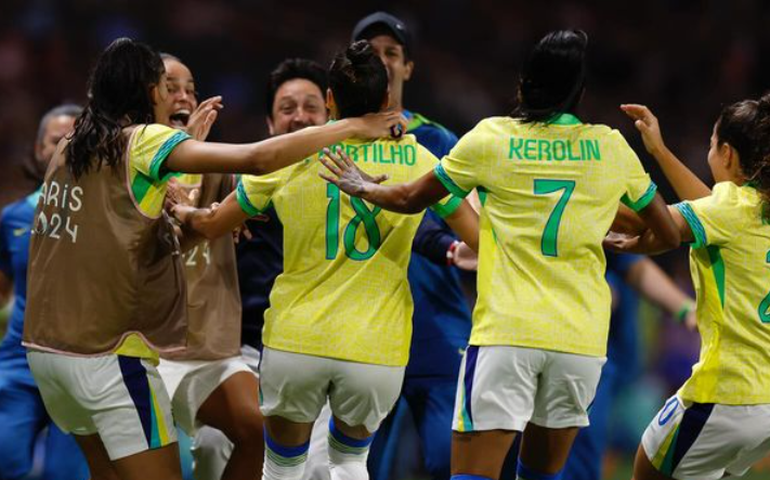 Olimpíadas: Brasil conquista vitória heroica contra a França e avança às semifinais do futebol feminino