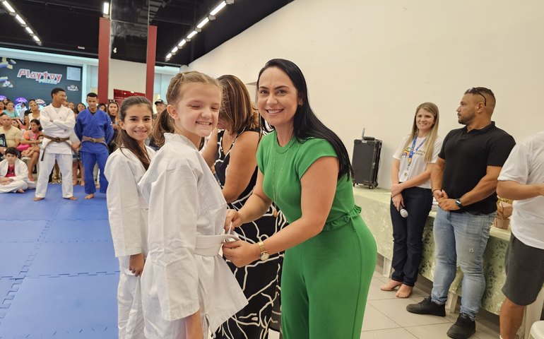 Arapiraca entrega faixas de judô aos atletas iniciantes das Academias da Saúde