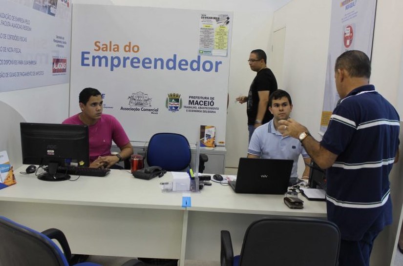 Salas do Empreendedor orientam pequenos empresários de Maceió