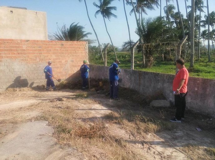Secretaria de Urbanismo de Pilar realiza limpeza de ruas em ação preventiva