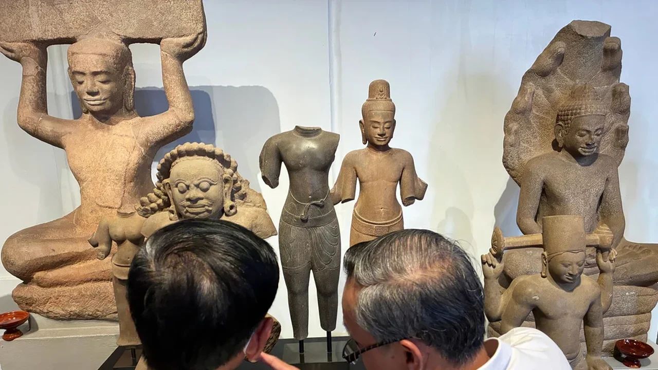 Camboja recupera artefatos históricos saqueados que estavam sob a gestão de um negociante de arte britânico