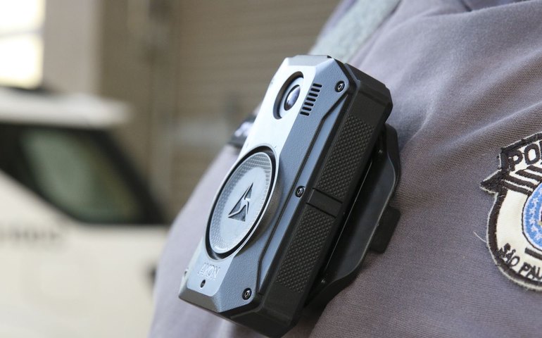 13 PMs são afastados em SP após homem ser jogado de ponte