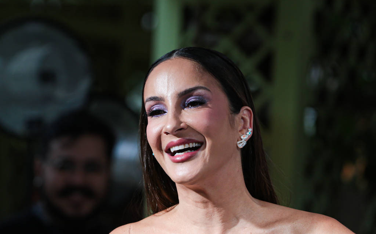 VÍDEO: Claudia Leitte muda letra de música para não saudar Yemanjá