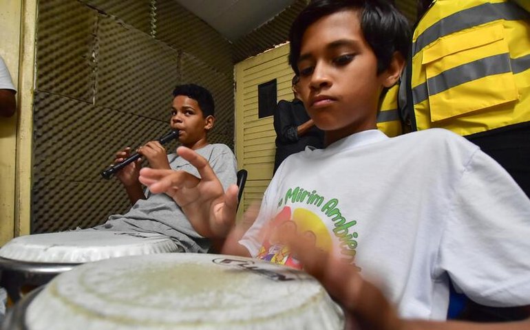 Banda de música entoa notas da cidadania