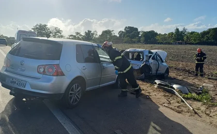 Colisão entre veículos deixa quatro feridos na BR-316, em Atalaia