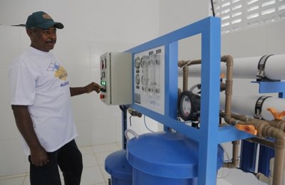Governador lança construção de barragens e inaugura sistema de dessalinização