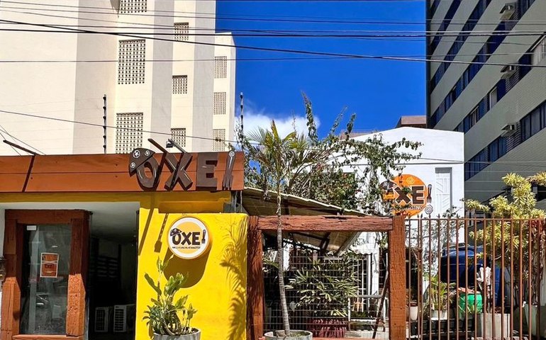 Restaurante Ôxe Maceió reabre em novo endereço com cardápio ampliado e clima de casa