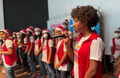 Escolas e creches de Arapiraca levam o espírito de Natal para apresentações no shopping