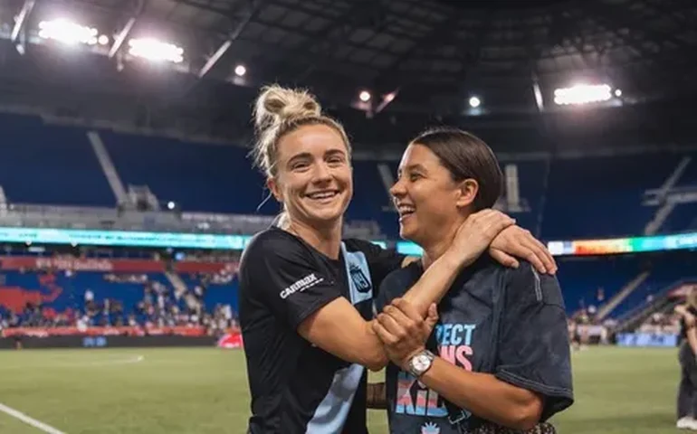 Casal da Copa: Kerr e Mewis se conheceram em jogo, flertaram no Instagram e podem se enfrentar na final
