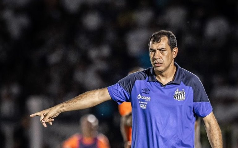 Clube japonês rescinde contrato de Carille, hoje no Santos, e confirma ação na Fifa