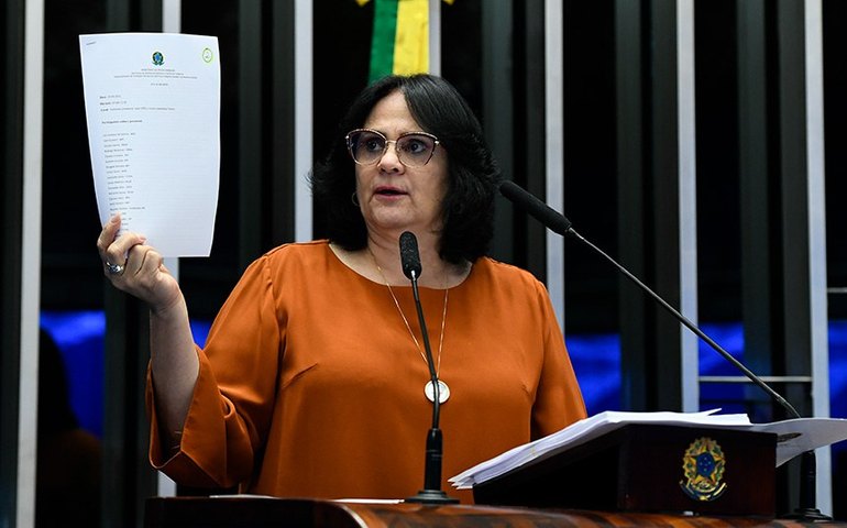 Damares celebra arquivamento de acusações relacionadas a mortes de crianças ianomâmis