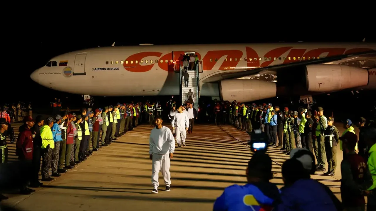 Maioria de venezuelanos enviados para prisão de El Salvador não tinha antecedente