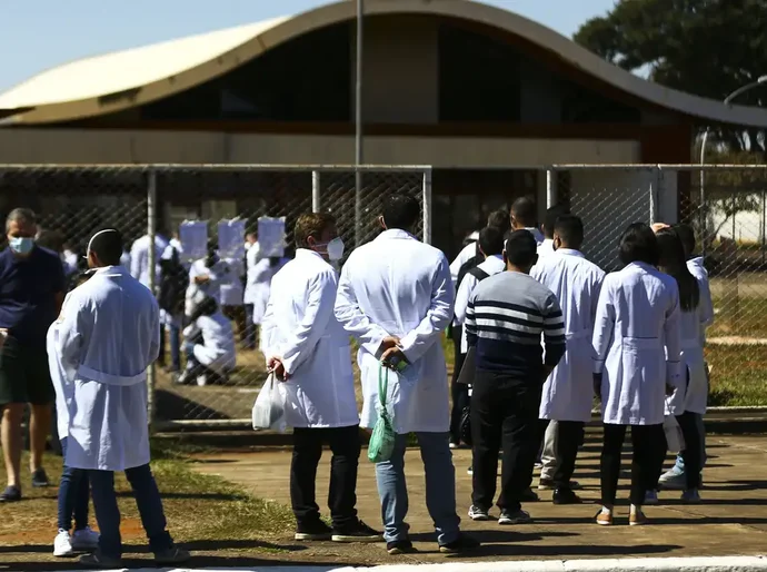 MEC revoga edital para criação de cursos particulares de medicina