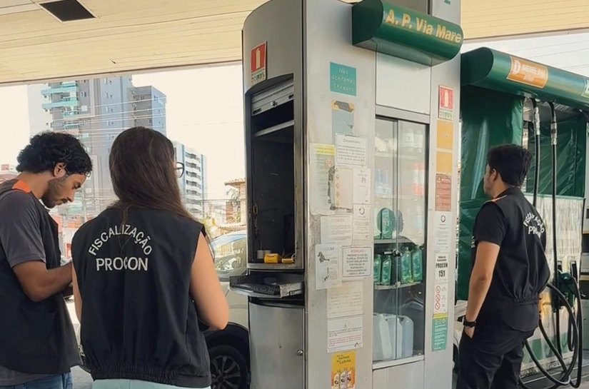 Procon Maceio confere denúncias e identifica irregularidades em comércios