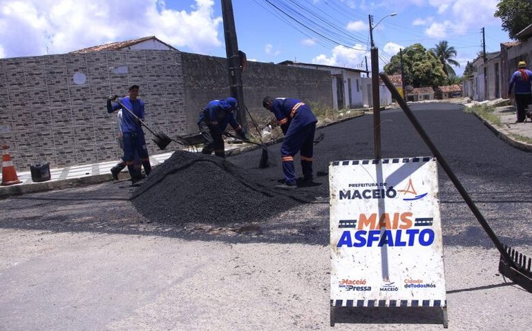 Prefeitura intensifica recapeamento em ruas no Benedito Bentes