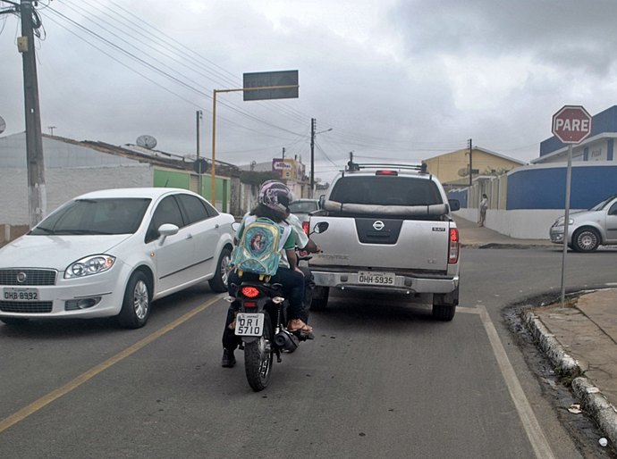 Cruzamento é sinalizado e melhora fluxo da Rua São João em Arapiraca