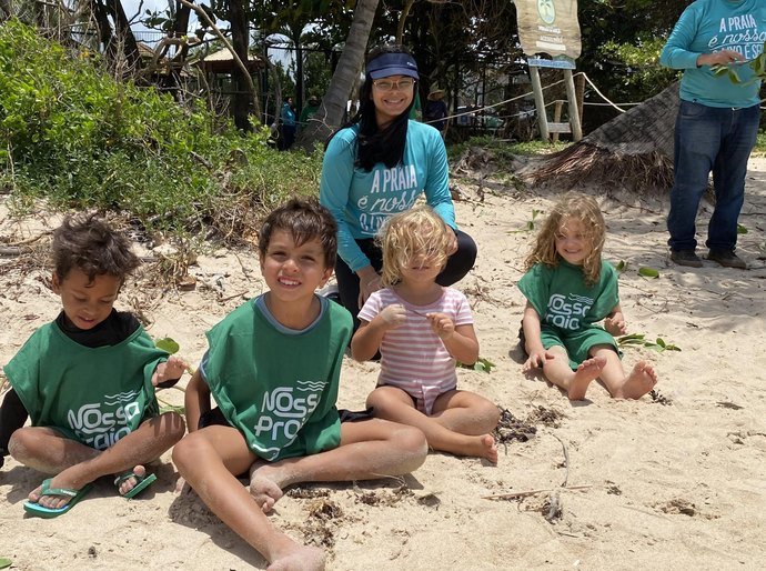 IMA/AL promove mutirão de limpeza e plantio de restinga em praia da Garça Torta