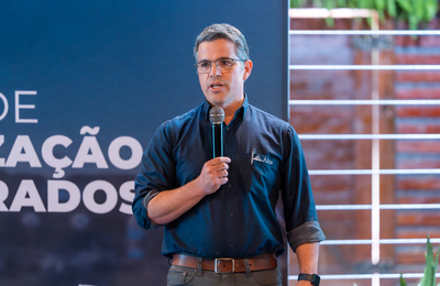 Alta compartilha visão técnica e de mercado no curso de jurados da ABCZ durante a Expoleite