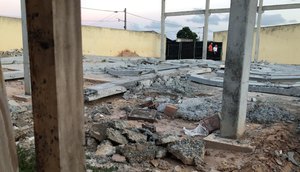 TETO DESABA NO COLÉGIO SANTA MARIA / Foto: Leonardo Barreto/TV Atalaia
