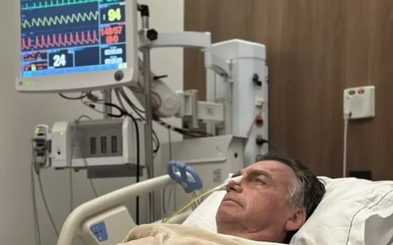 Bolsonaro segue com soluços após ajustes na medicação, informa cardiologista