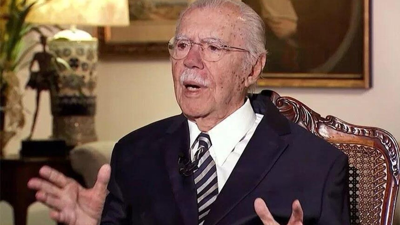 José Sarney recebe alta após 3 dias de internação por pneumonia