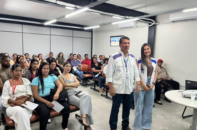 Vigilância Sanitária de Maceió capacita profissionaias do setor alimentício