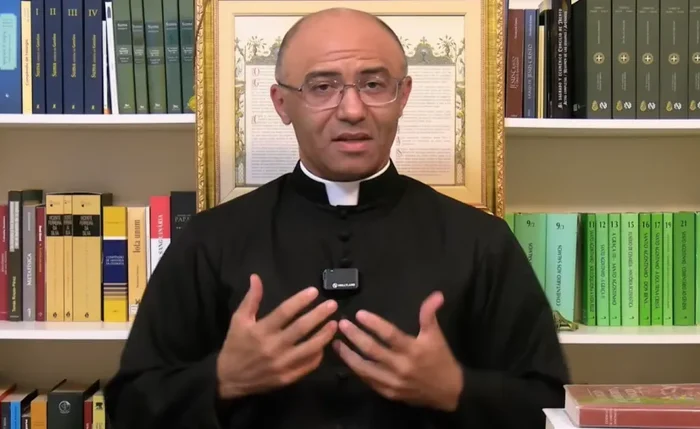 Em vídeo, padre Françoá Rodrigues Figueiredo Costa, da Capela Santo Atanásio, em Ceilândia, rejeitou a excomunhão confirmada pela Arquidiocese de Brasília