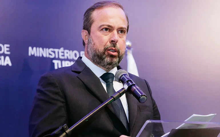 Silveira defende que Petrobras negocie recompra de refinarias privatizadas