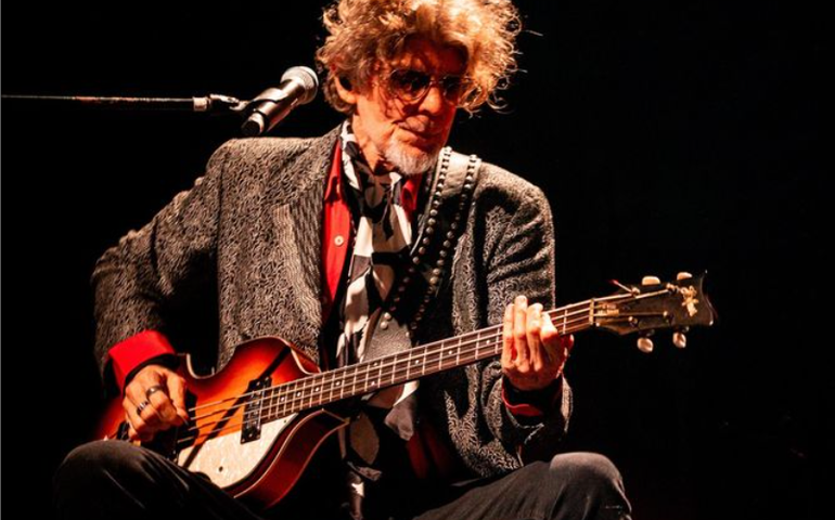 Branco Mello retorna ao Titãs após cirurgia para remover tumor na amígdala