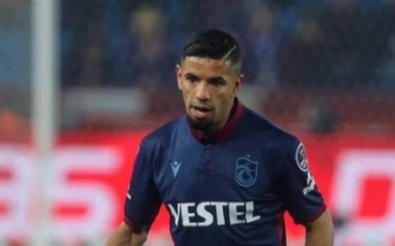 Athletico-PR contrata o lateral-direito Bruno Peres, que passou por Santos e São Paulo