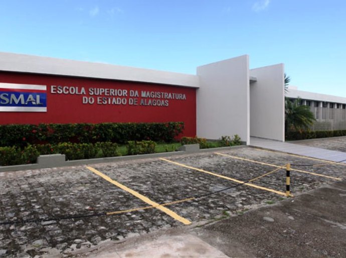 Escola da Magistratura promove debate sobre legalização da maconha