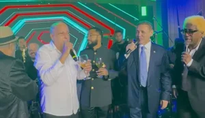 Kassio Nunes subiu ao palco e cantou com Jorge Aragão, Dudu Nobre e Ivo Meireles
