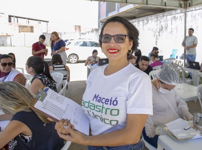 Moradores do Jacintinho recebem serviços do Cadastro Único