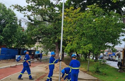 Obras avançam e Parque da Mulher ganha mais de 100 luminárias e projetores