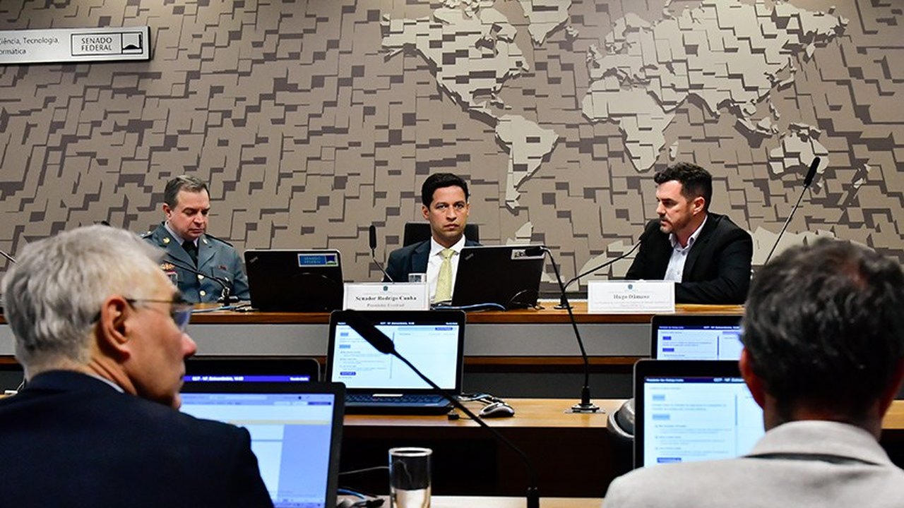 CCT aprova projeto que obriga operadoras a ampliar cobertura de telefonia