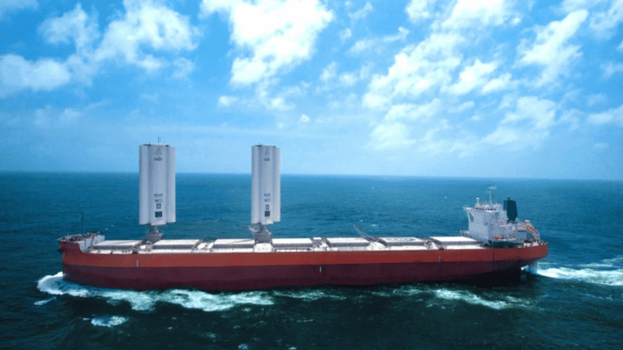 Navio sustentável movido à vela de metal deixa o Brasil rumo a Polônia em viagem inaugural; entenda