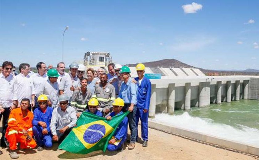 Dilma diz que governo não vai &#8220;apertar o cinto&#8221; em programas sociais