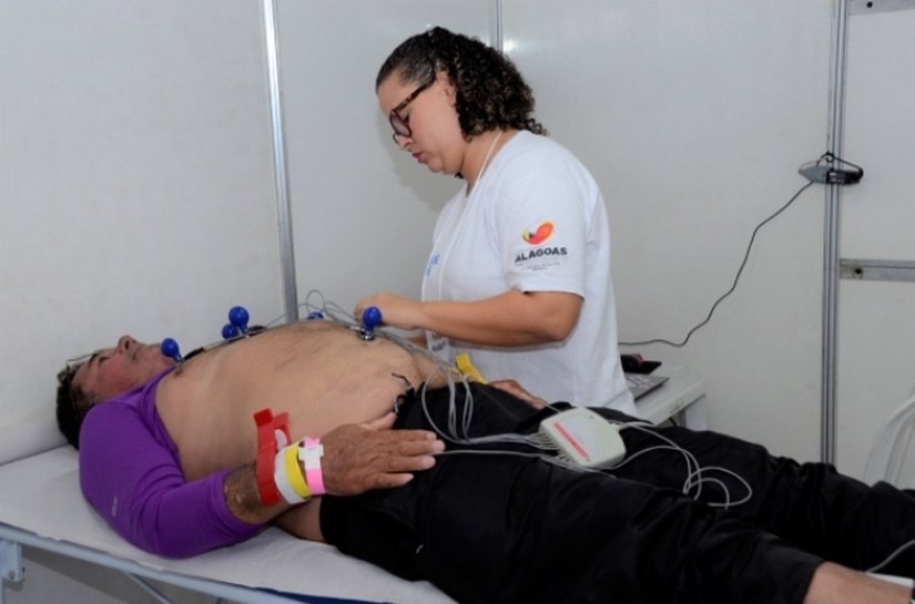 Nove deputados e diversas lideranças políticas de todo Estado prestigiam festa de Abrahão Moura