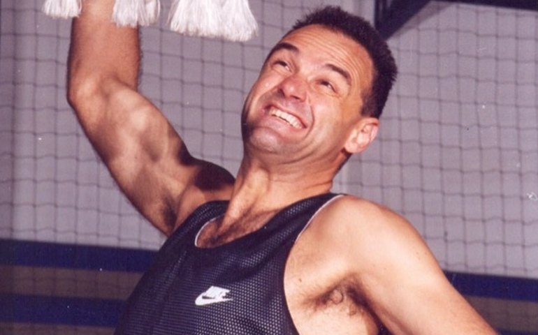 Em recuperação de cirurgia, Oscar Schmidt é homenageado no Hall da Fama do COB: 'Último capítulo', diz filho