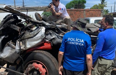 Polícia Científica faz perícia complementar em veículos de acidente fatal na Rota do Mar
