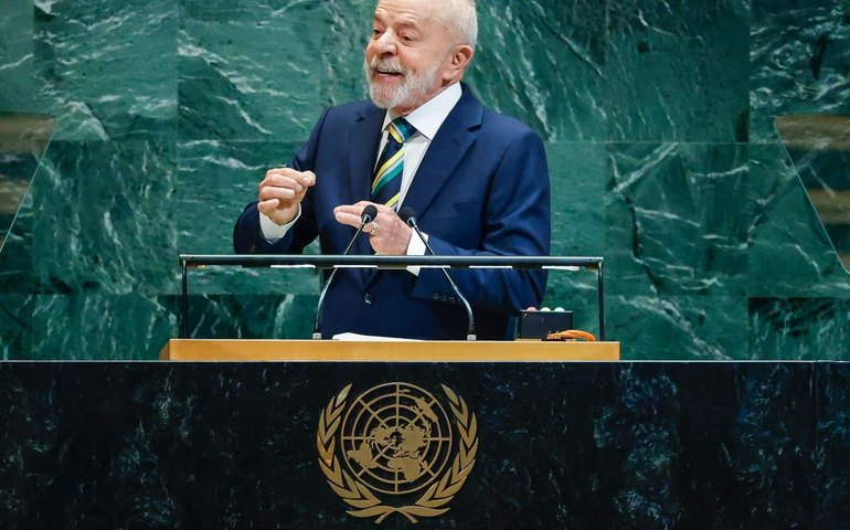 Lula diz que regulação de big techs evita “terra sem lei” na internet