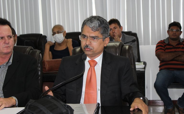 Vereador inclui eleição de diretor no Plano de Educação em Delmiro