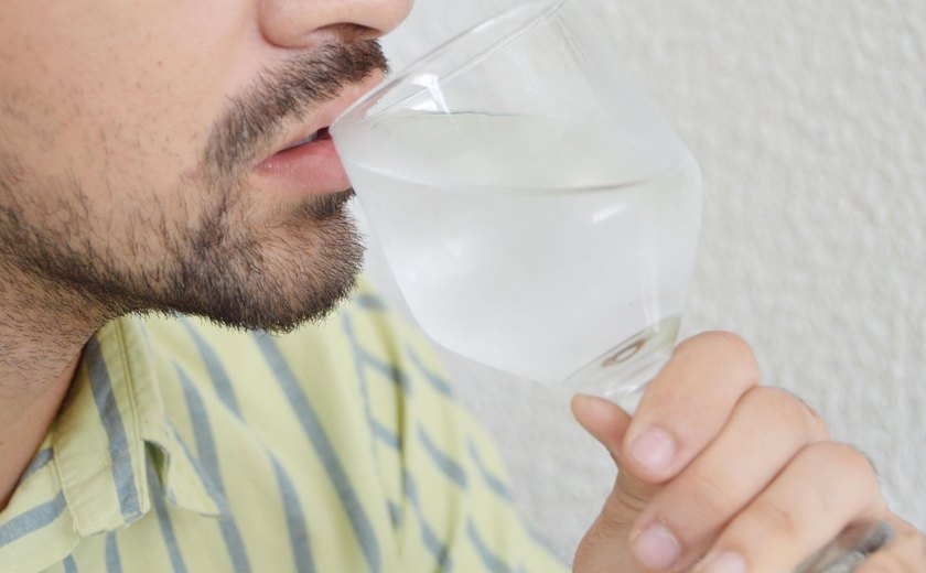 Hidratação é importante no combate aos sintomas da  Dengue