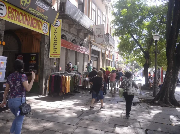 Vendas no comércio varejista fecham 2025 com alta de 1,6%