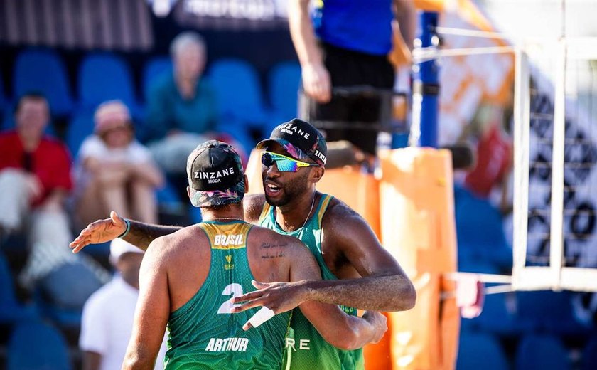 Evandro e Arthur vencem estreia no Finals do vôlei de praia mundial